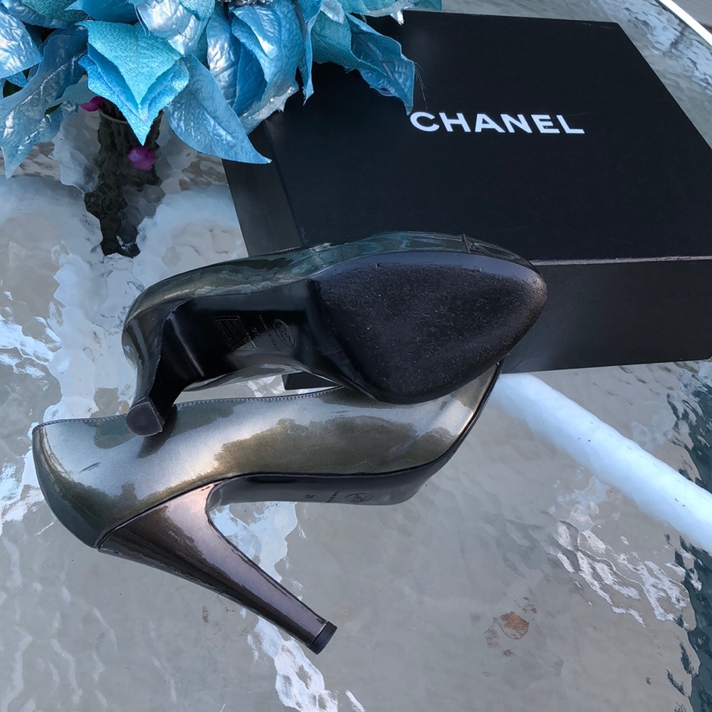 Authentic Chanel shoes - Picture 6 of 8
